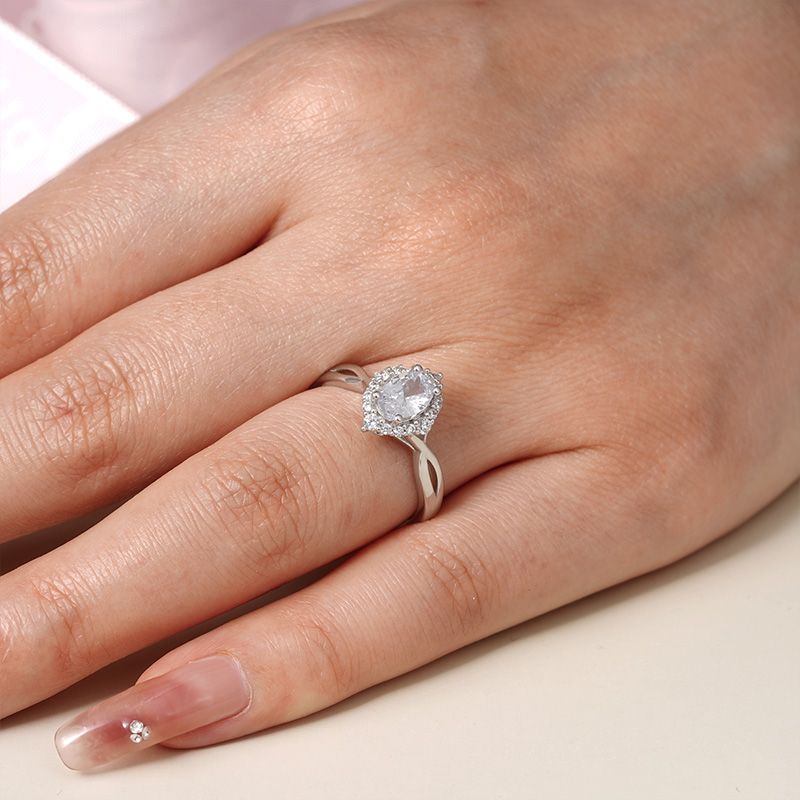 Oval Engagement Ring