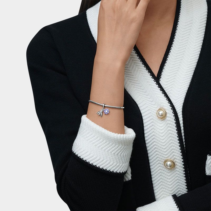 Bee Loves Daisy Birthstone Pendant