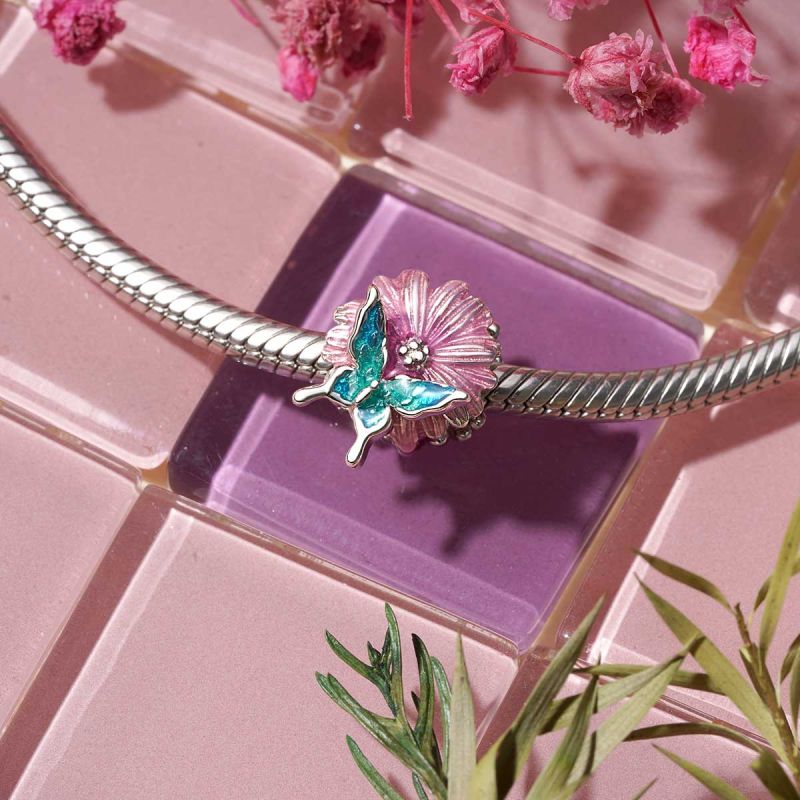 Butterfly Loves Daisy Charm