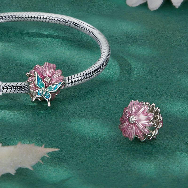 Butterfly Loves Daisy Charm