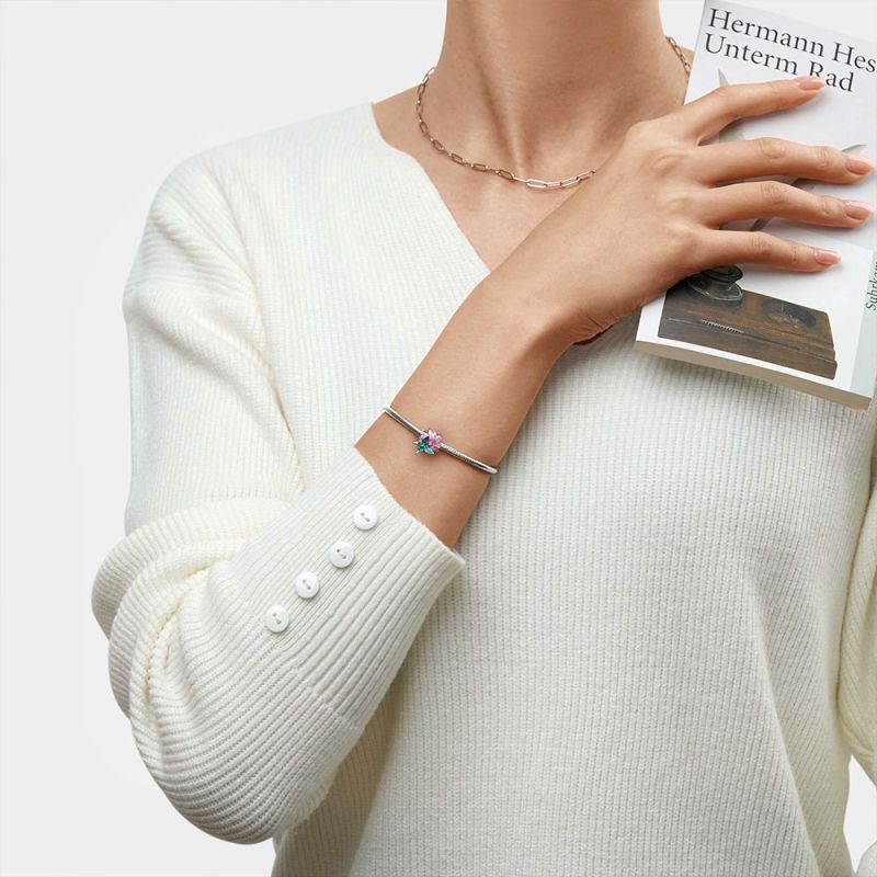 Butterfly Loves Daisy Charm