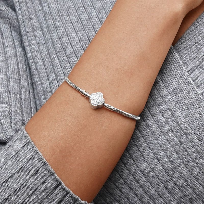 Sparkling Lucky Clover Bracelet