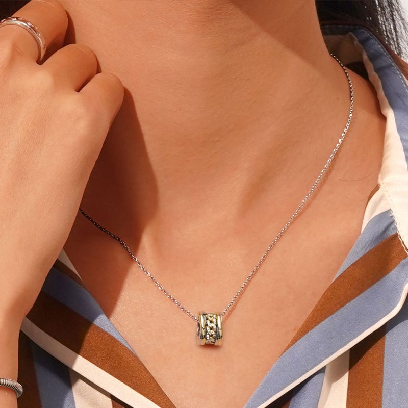 Interlocking Link Pendant Necklace