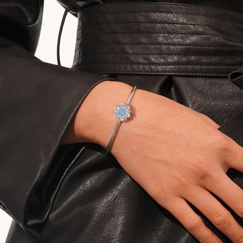 Color-changing Snowflake Charm