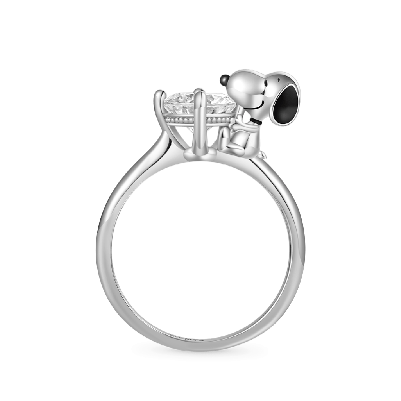 Peanuts Snoopy Hug White Diamond Ring