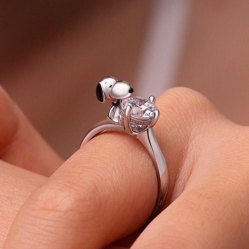 Peanuts Snoopy Hug White Diamond Ring