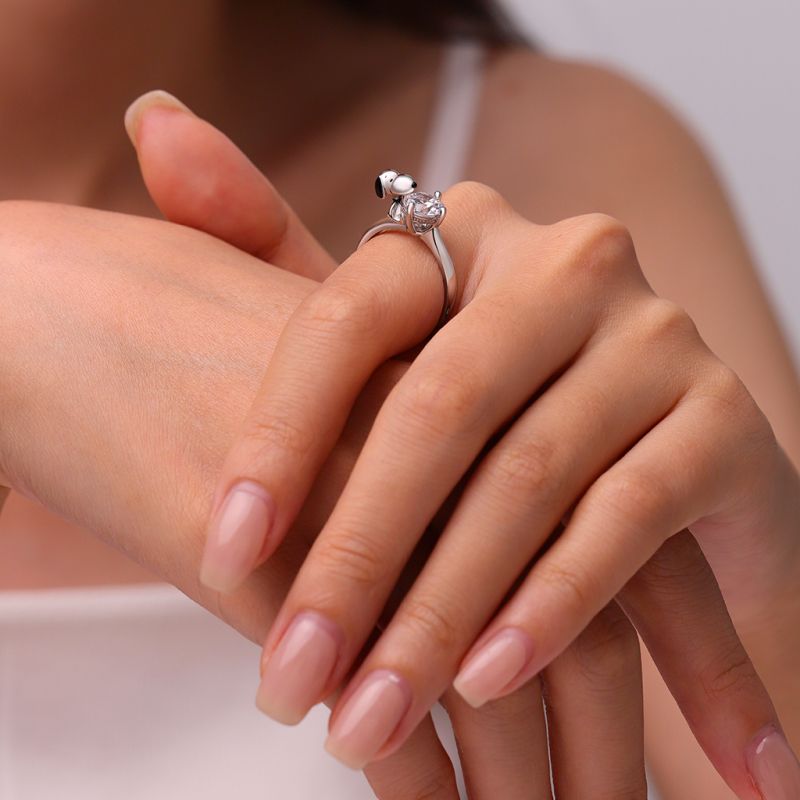 Peanuts Snoopy Hug White Diamond Ring