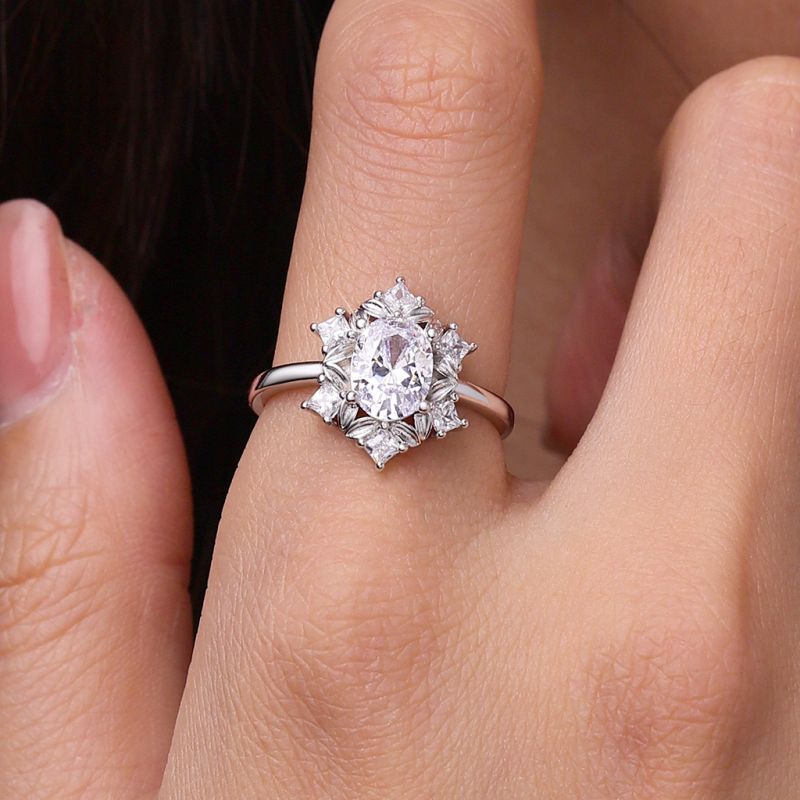 Classic Leaf-Cut Ring