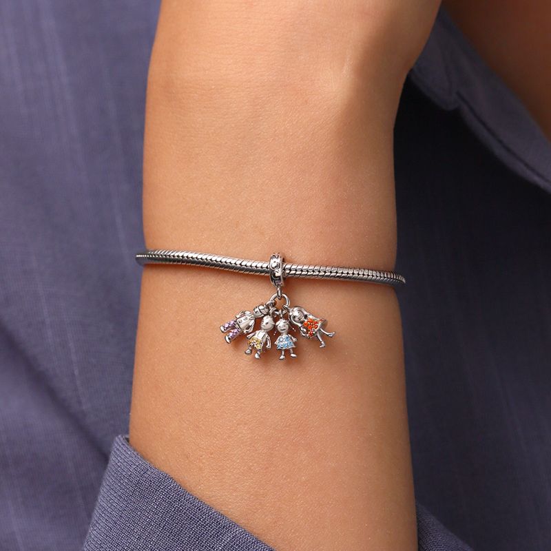 Mothers Day Family Portrait Pendant