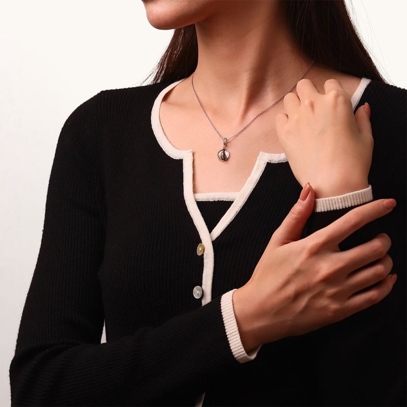 Daryl Dixon & Crossbow Pendant