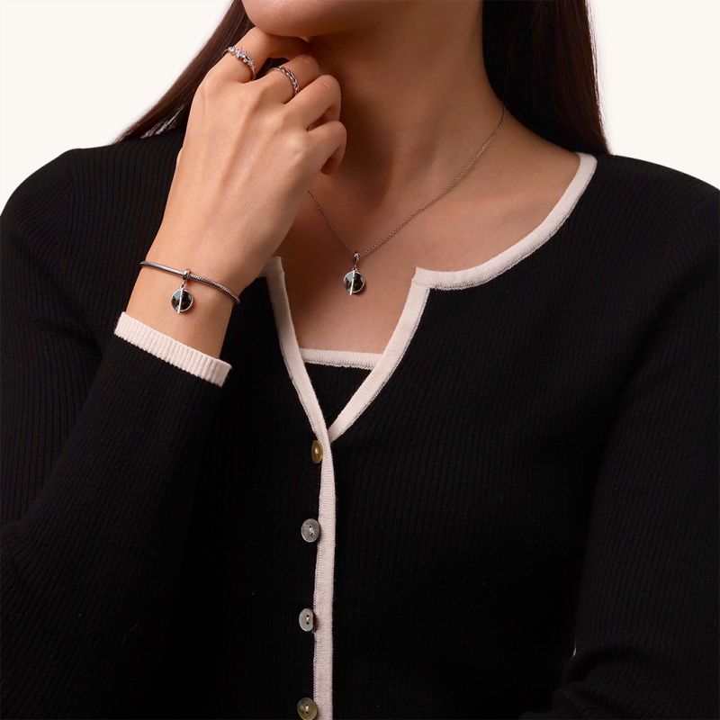 Michonne Hawthorne & Katana Pendant