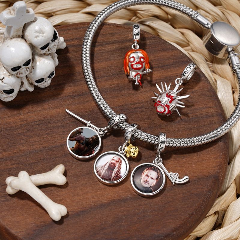 Michonne Hawthorne & Katana Pendant