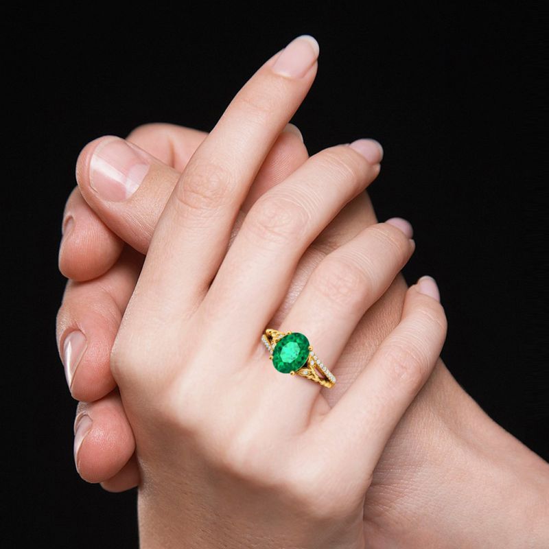 Emerald Oval-cut Vintage Split Shank Ring