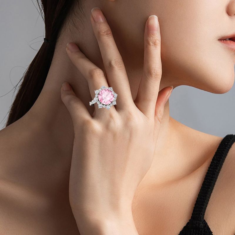 Round-cut Cluster Halo Ring