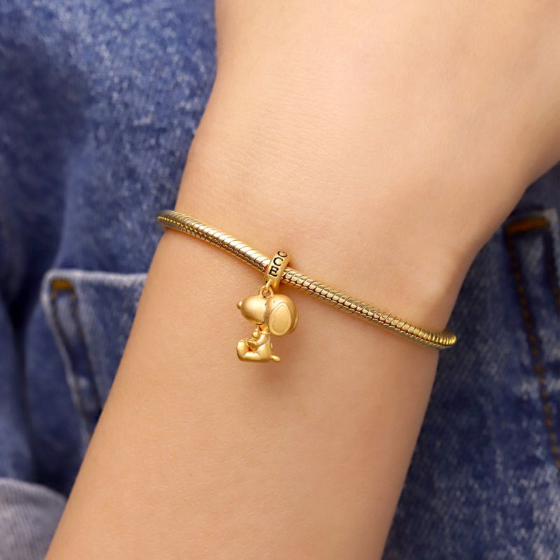 18k Gold Snoopy Hugging Woodstock Pendant