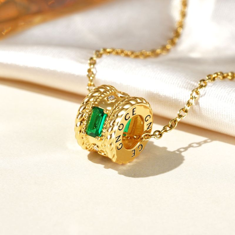 Radiant Cut Emerald Drum Necklace