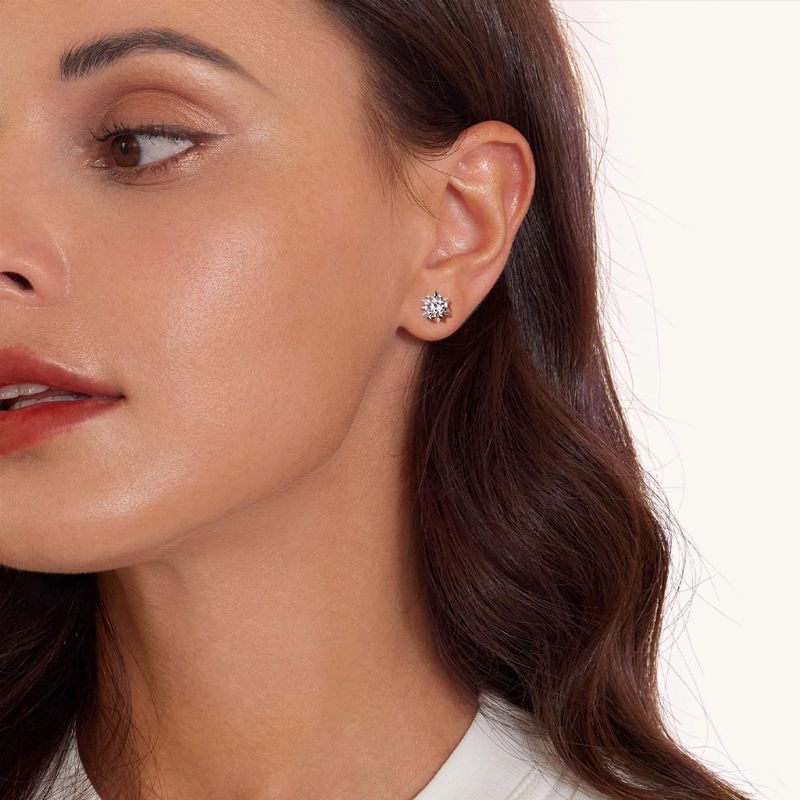 Romantic Snowflake VVS Moissanite Stud Earring