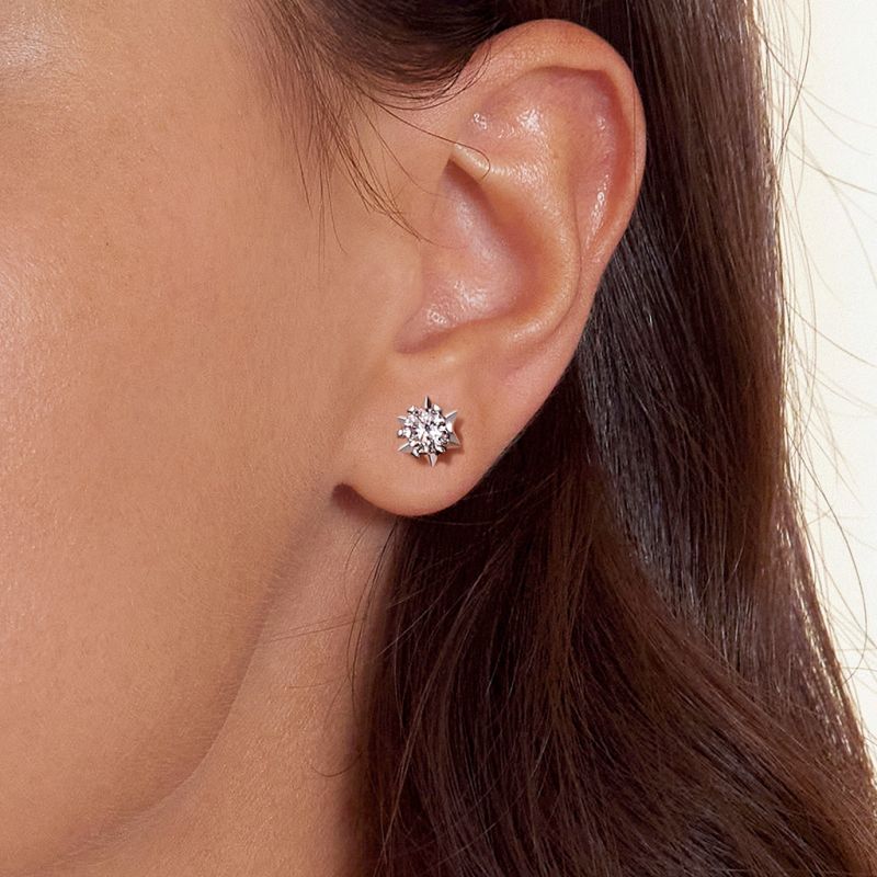 Romantic Snowflake VVS Moissanite Stud Earring