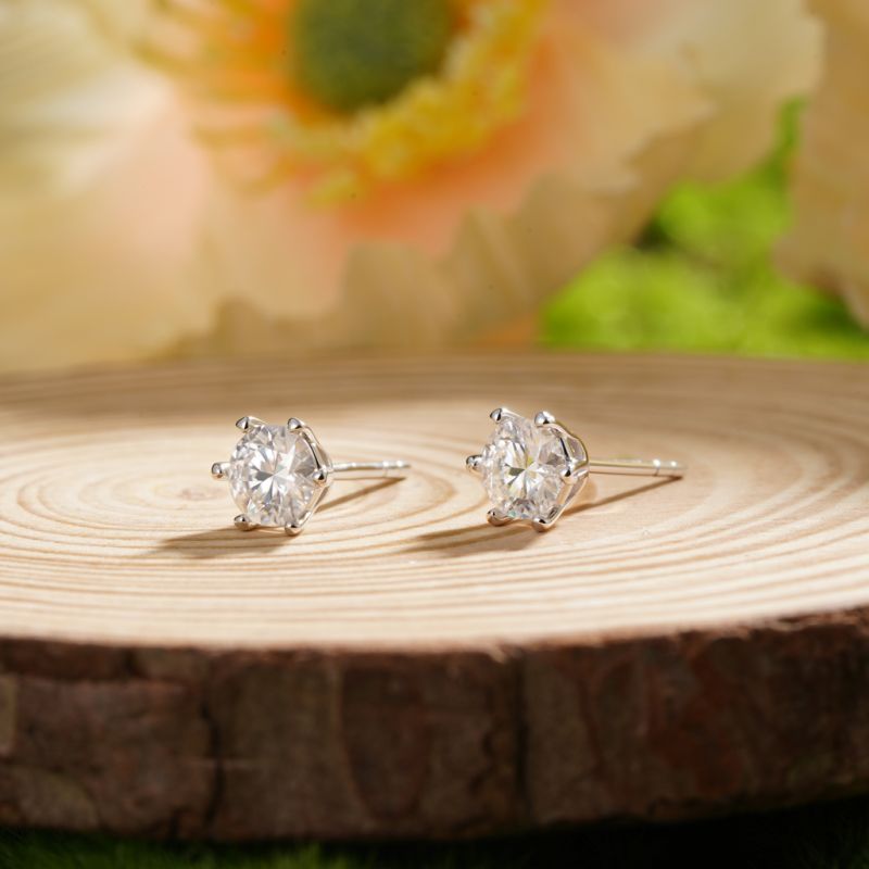 Round Cut VVS Moissanite Stud Earrings