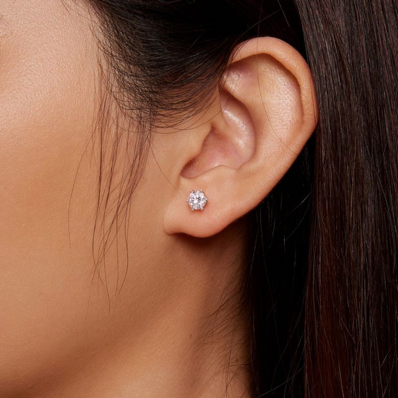 Round Cut VVS Moissanite Stud Earrings