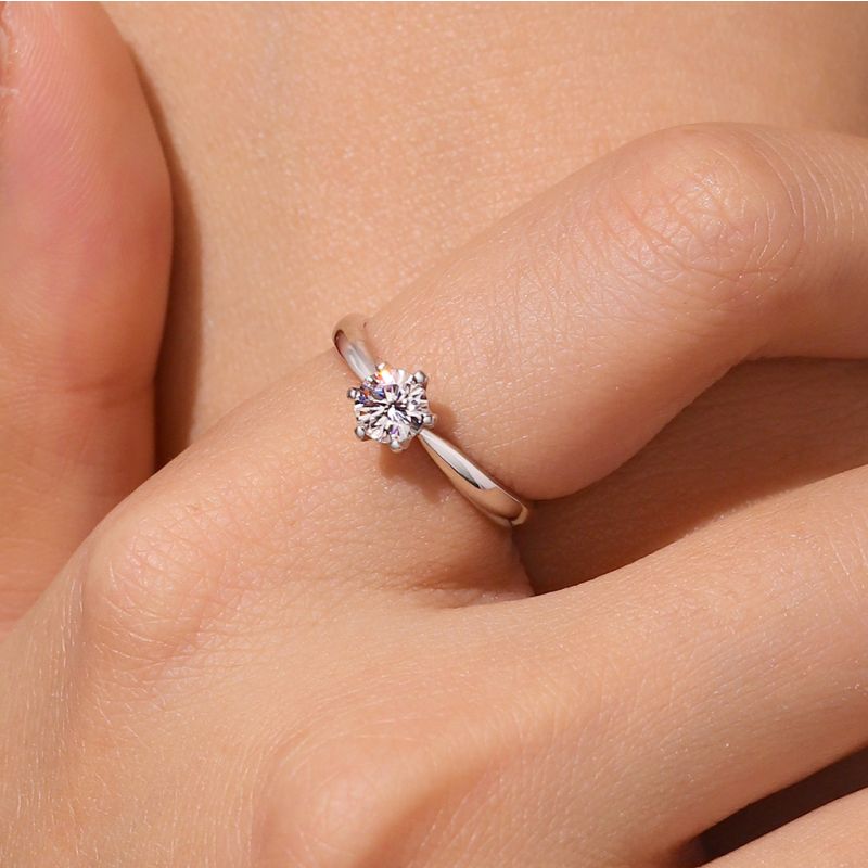 Classic 1Ct Round Halo VVS Moissanite Ring