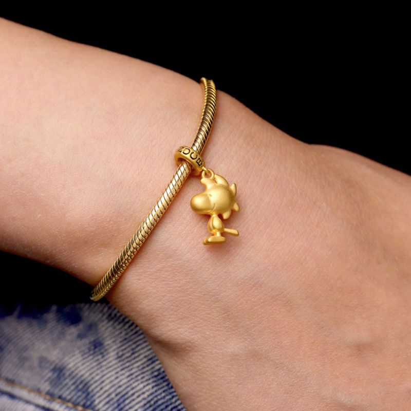 18k Gold Woodstock Pendant