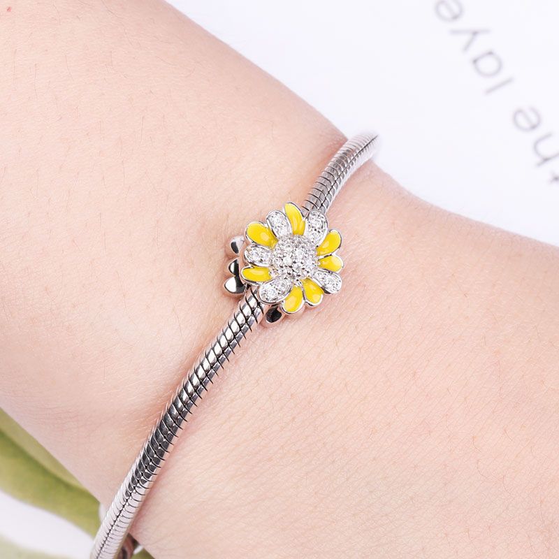 Little Daisy Charm