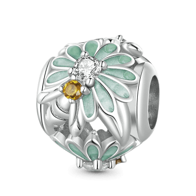 Bee Loves Daisy Charm